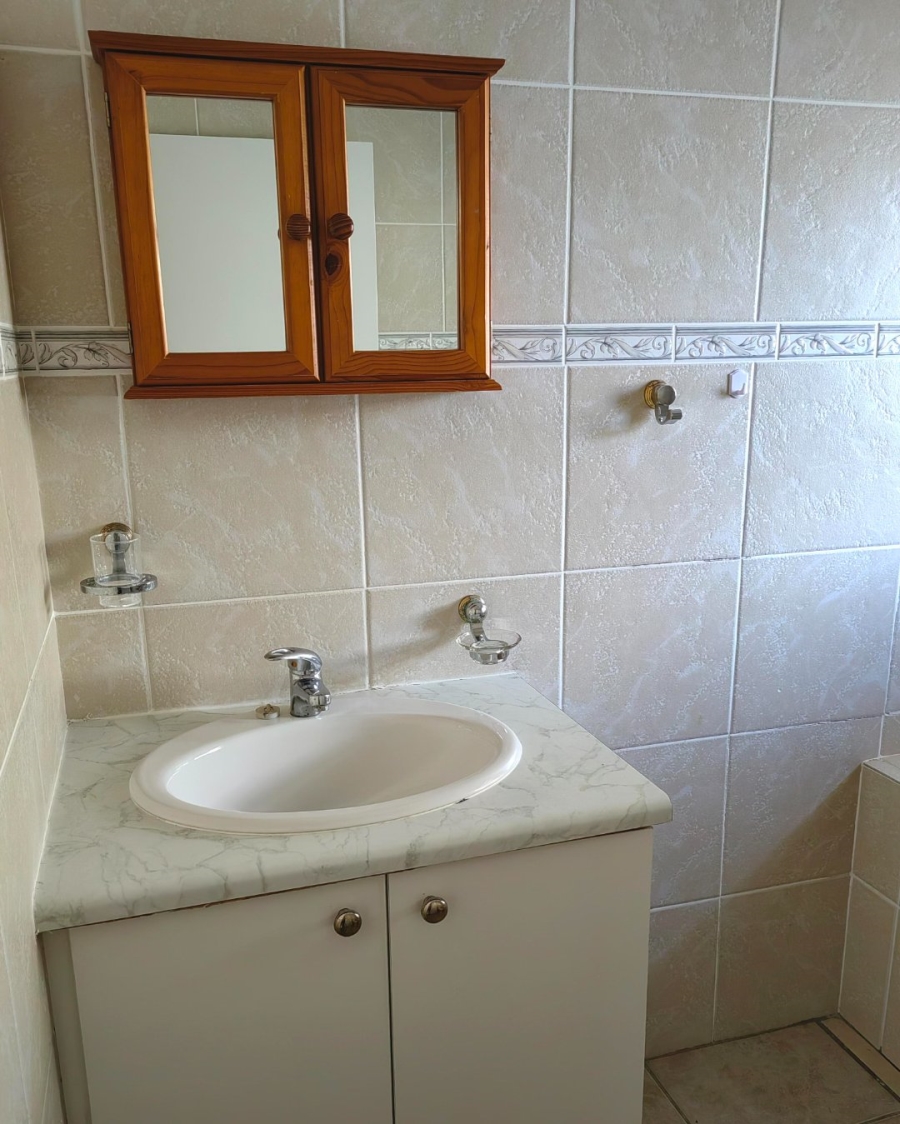 4 Bedroom Property for Sale in Wavecrest Eastern Cape